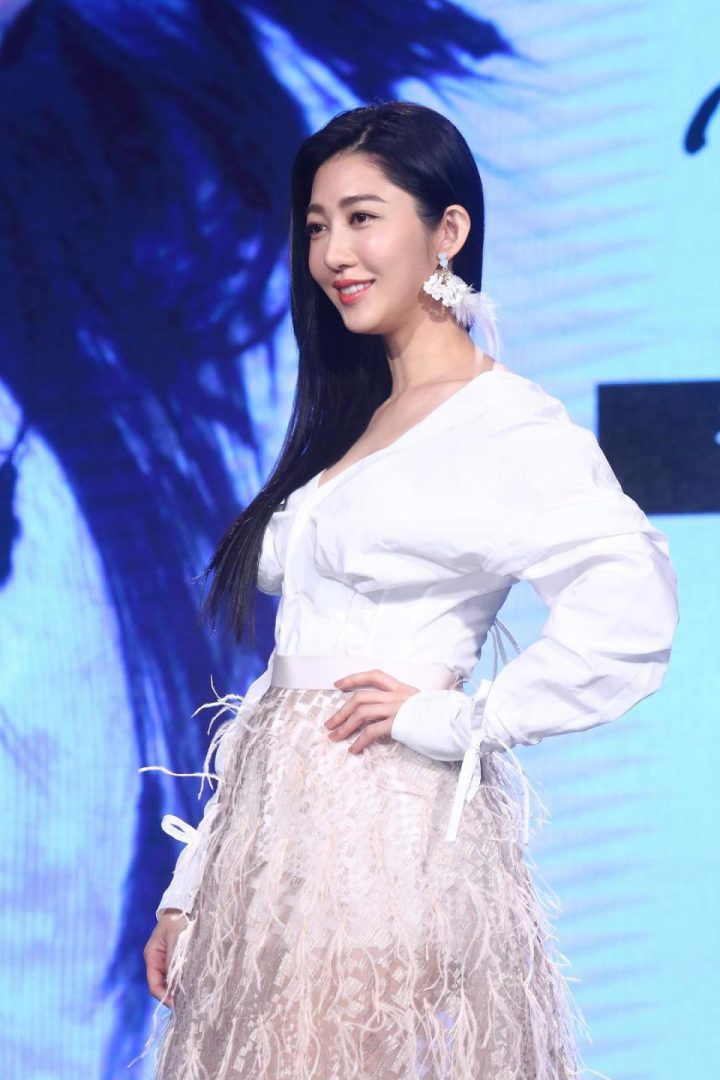 微波炉煮鸡蛋藏风险！女演员遇爆炸受伤后发声提醒：别再这样做 -1