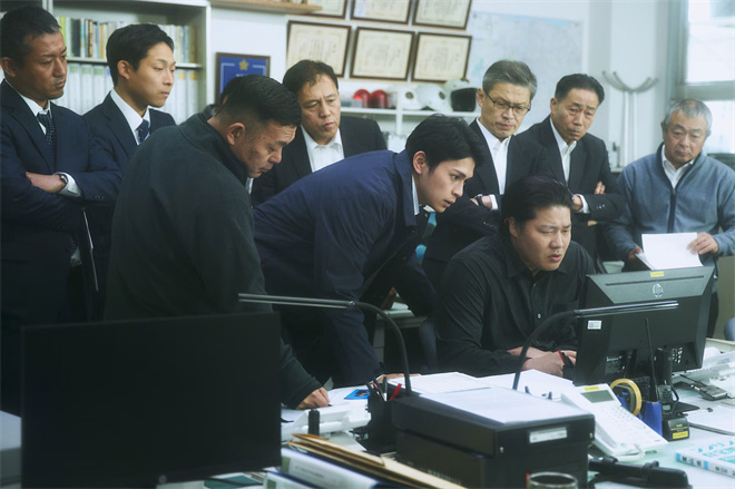 藤井道人新作《港之光》曝剧照 真荣田乡敦主演 -1