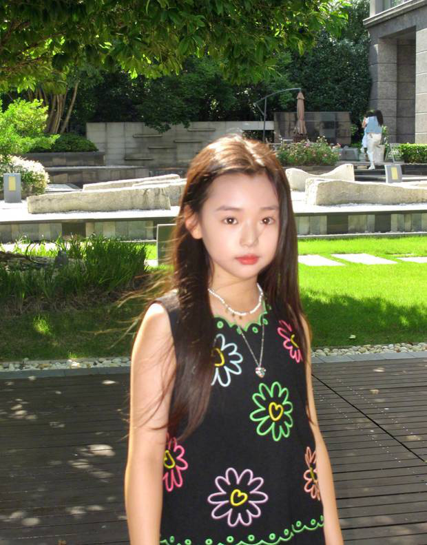 董璇与小酒窝、沐言母女温馨合照 9 岁小酒窝活泼可爱萌态足 -2