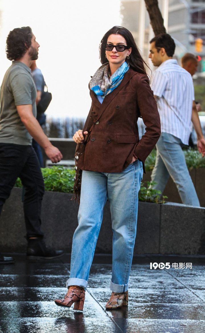 《穿普拉达的女王2》曝路透 海瑟薇依然忙忙碌碌 -2