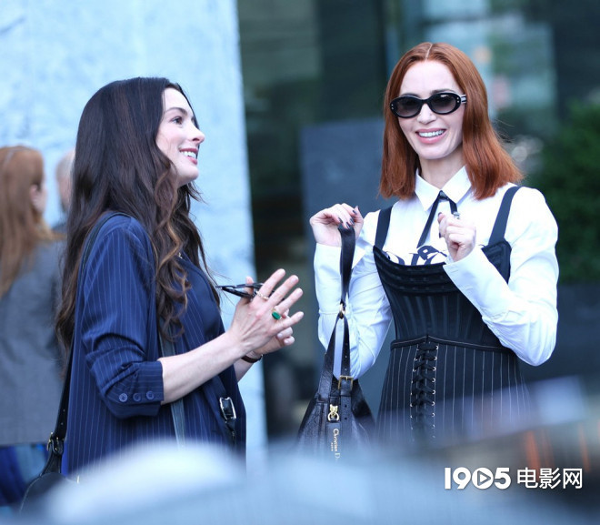 《穿普拉达的女王2》曝路透 艾米莉·布朗特首现身 -1