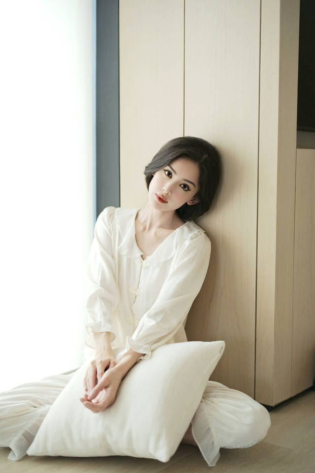 娜扎夏日清凉睡衣照曝光，肌肤白嫩水灵如清纯少女 -3