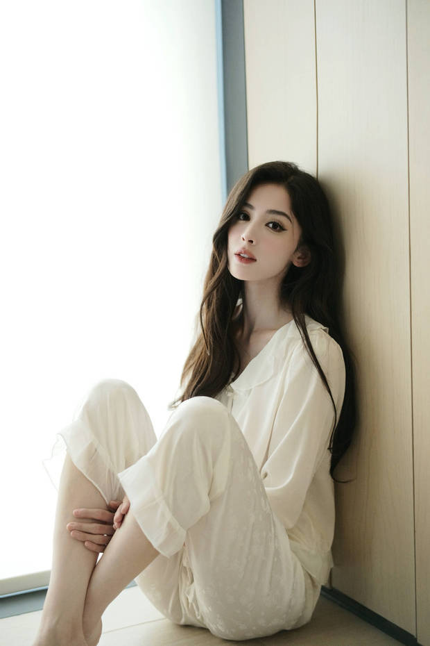 娜扎夏日清凉睡衣照曝光，肌肤白嫩水灵如清纯少女 -1