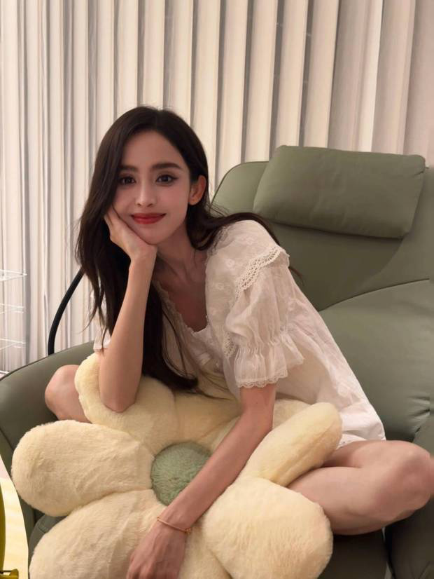 娜扎夏日清凉睡衣照曝光，肌肤白嫩水灵如清纯少女 -6