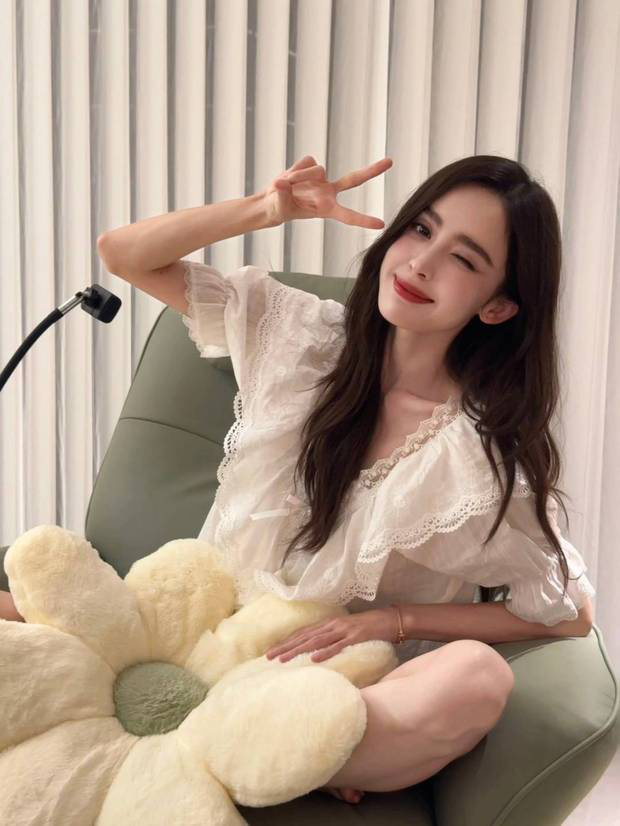 娜扎夏日清凉睡衣照曝光，肌肤白嫩水灵如清纯少女 -5