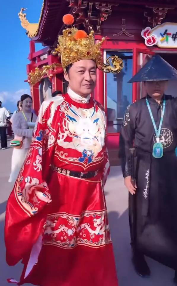 马景涛景区扮“财神”互动 一月余 “打工”3个景区 -1
