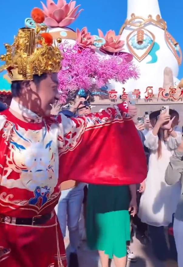 马景涛景区扮“财神”互动 一月余 “打工”3个景区 -3