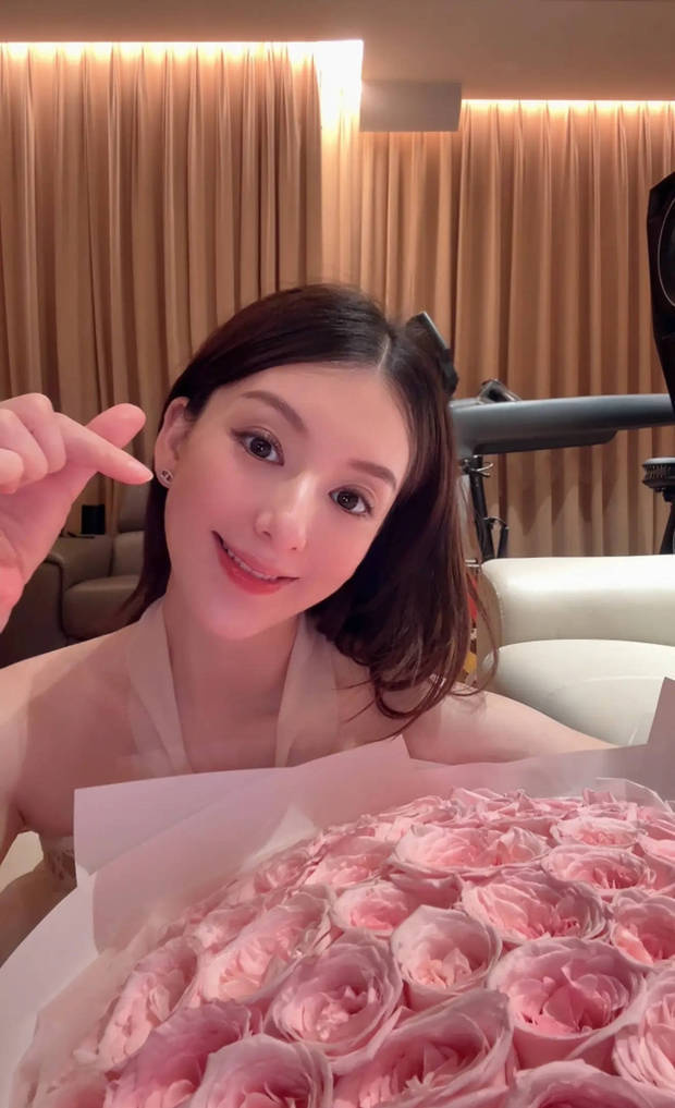 38岁方媛生日晒全家照 与郭富城同框 -7