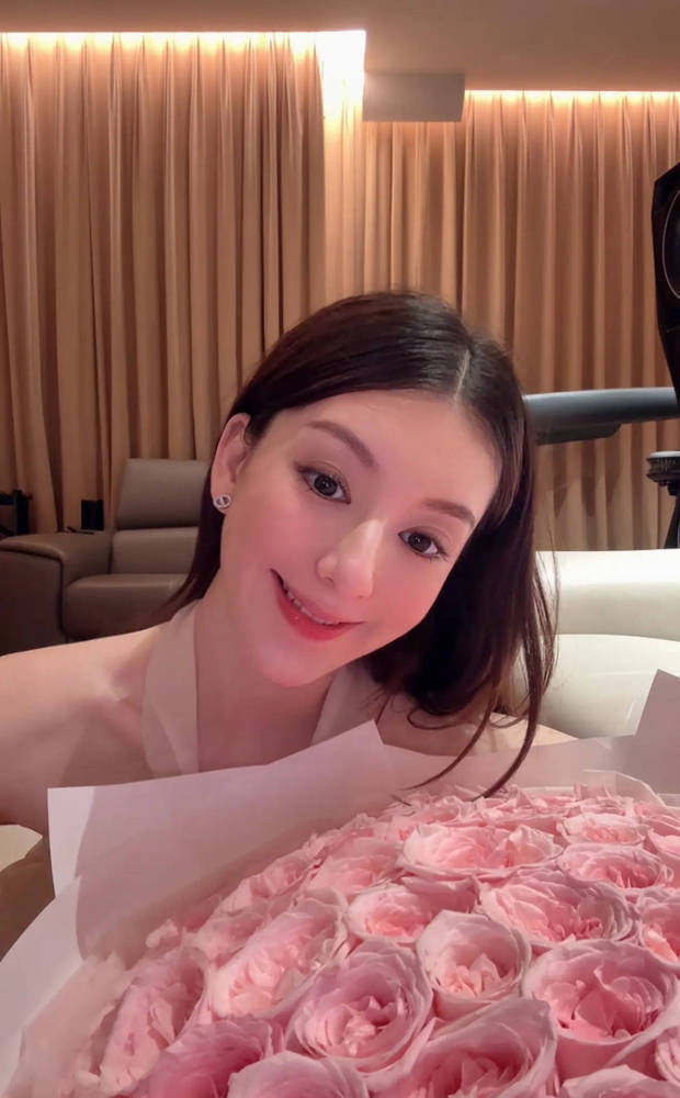 38岁方媛生日晒全家照 与郭富城同框 -6