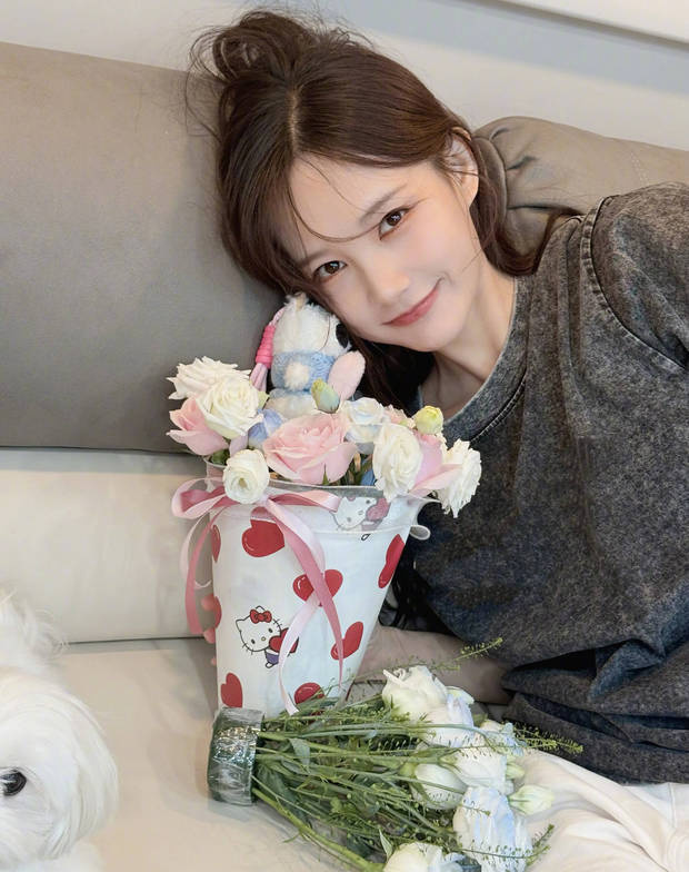 李一桐DIY“奶茶花”笑容甜美 -4