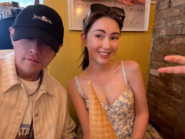 周杰伦昆凌带帅气儿子去看温网比赛 -3