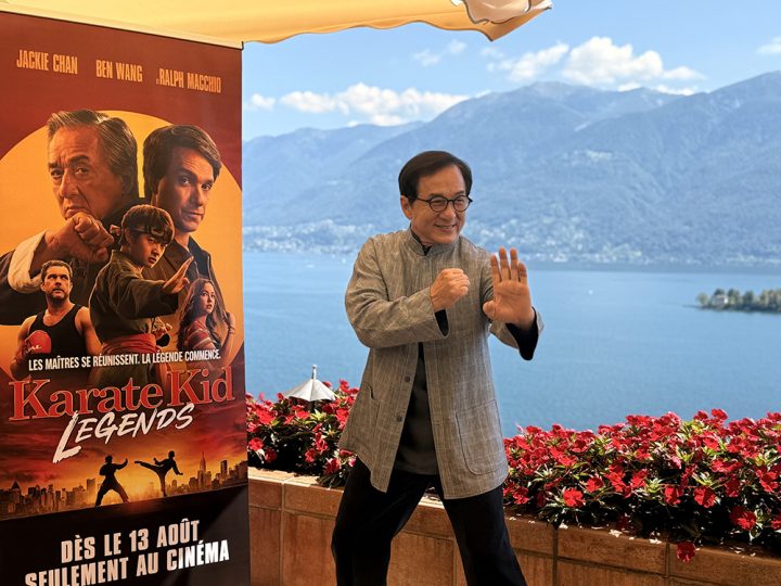 成龙荣获“终身成就金豹奖”