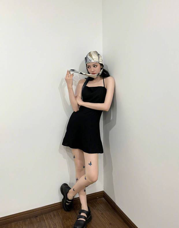 迪丽热巴又美又帅 甜酷氛围拉满 -1