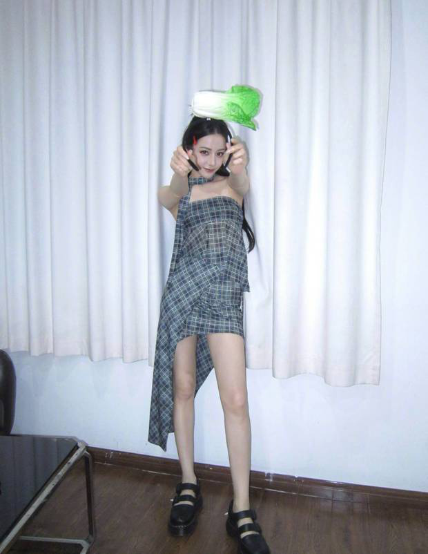 迪丽热巴又美又帅 甜酷氛围拉满 -2