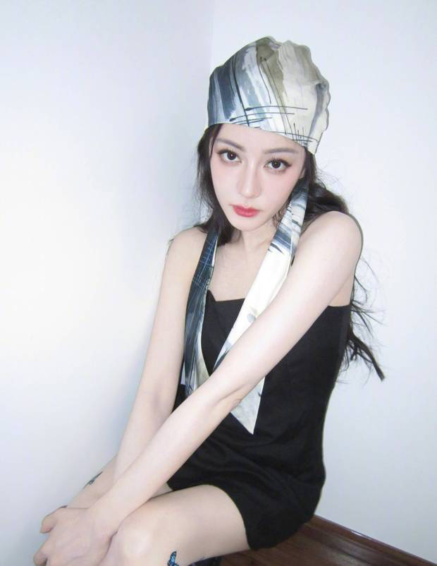 迪丽热巴又美又帅 甜酷氛围拉满 -4