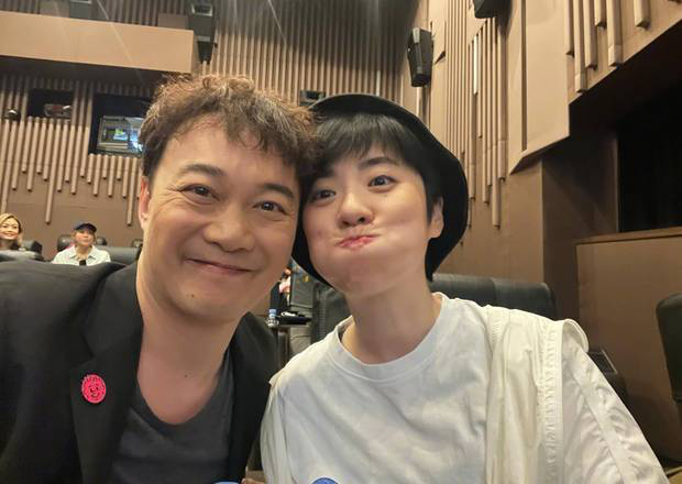 陈奕迅晒与杨千嬅容祖儿等合照 超开心 -8
