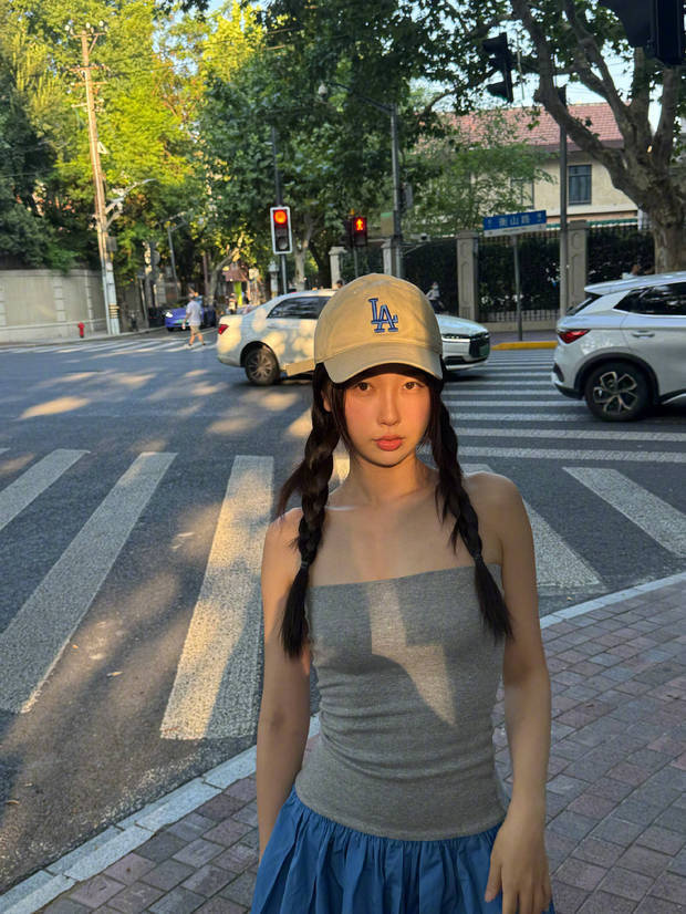 虞书欣晒与朋友上海街头随拍美照 -7
