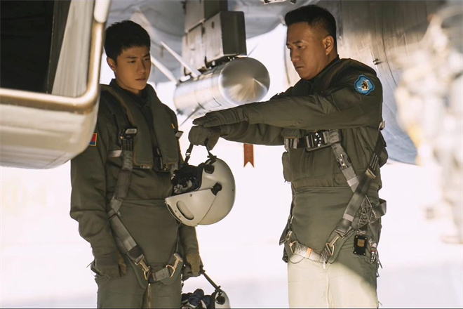 《长空之王》9.3重映 歼-20歼-16等真机震撼参演 -1