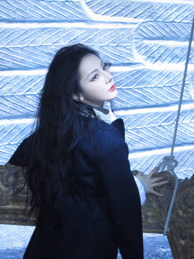 迪丽热巴复古名媛造型尽显女王气质 -9