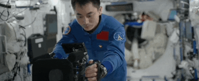 对话·朱翌冉 | 中国人首次到太空拍电影 终于实现! -4