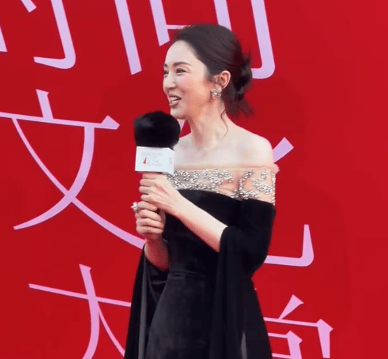 董璇回应与张维伊结婚争议：很感谢大家关心我！ -1