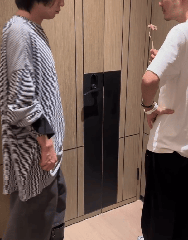 毛晓彤参加活动被意外反锁房间 无奈喊“我出不去了” -2