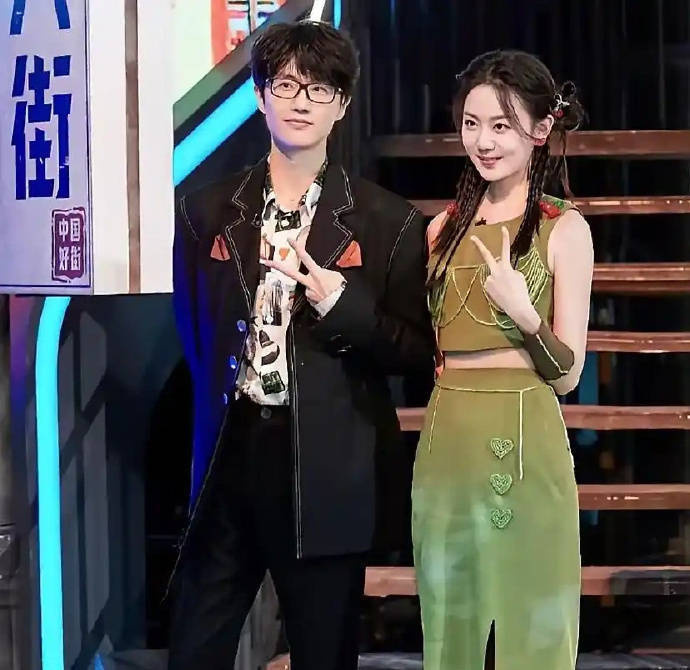 许嵩妈妈朋友否认许嵩与冯禧9月9日结婚 -1