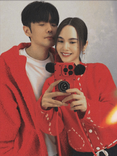 杨丞琳晒与李荣浩牵手照庆祝结婚六周年，仪式感满满！ -1