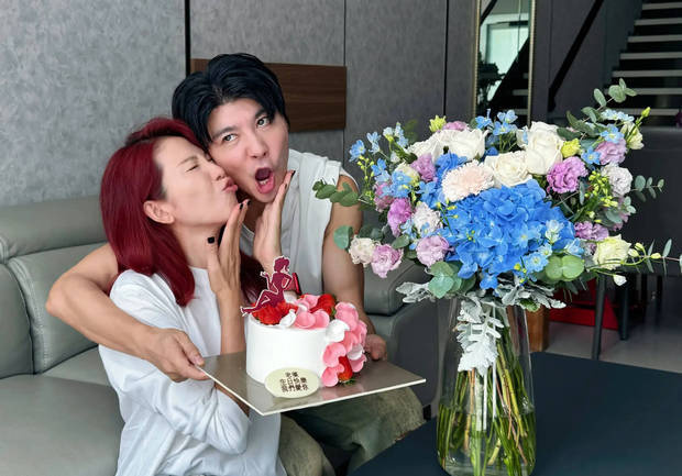 蔡少芬生日幸福满溢！张晋晒全家福甜蜜庆生，夫妻恩爱搞怪乐翻天。 -4