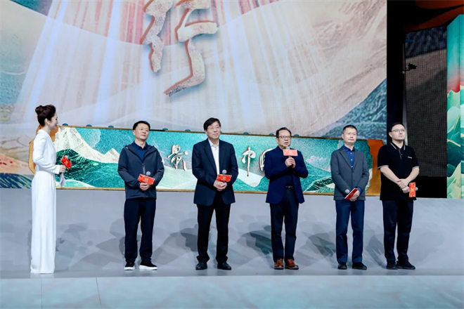 2025国庆档电影片单发布会在京举行 主创集结亮相 -14