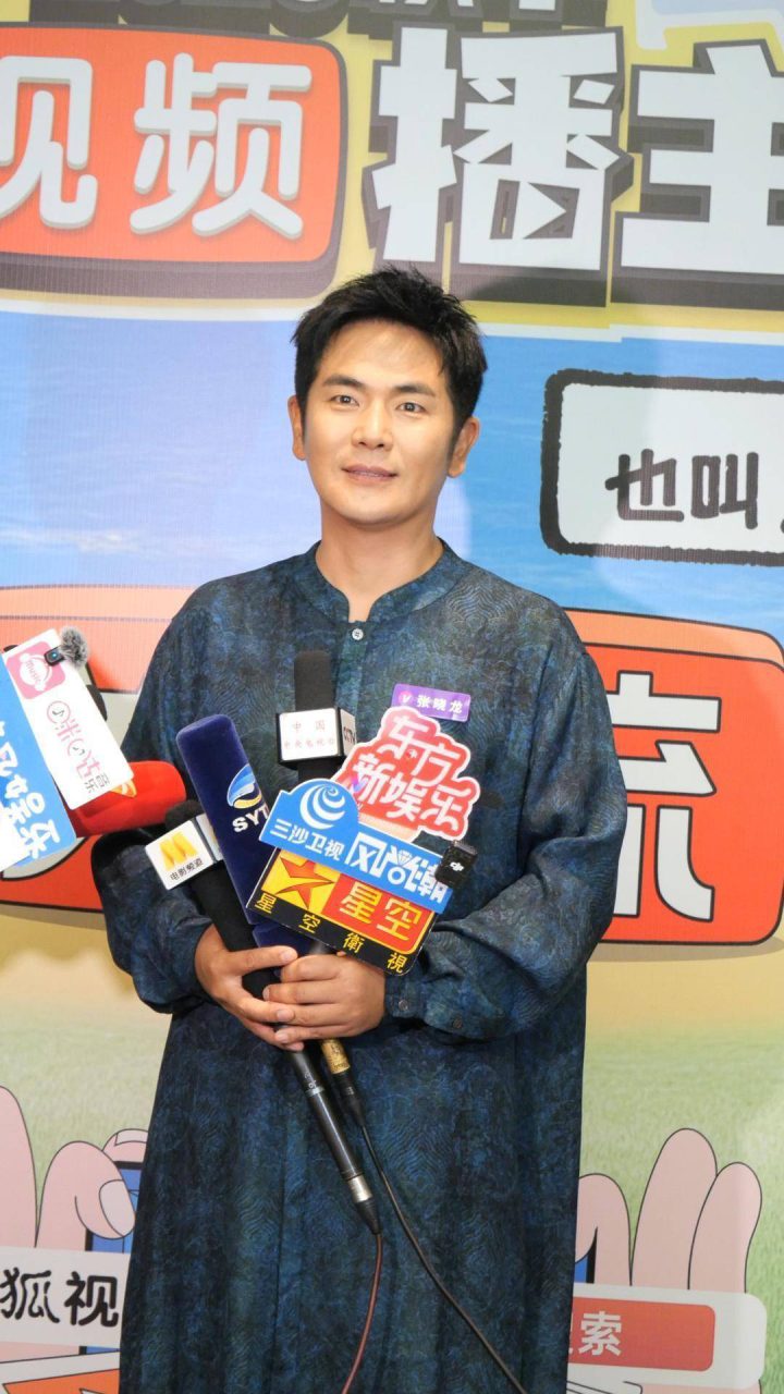 张晓龙谈《甄嬛传》剧组重聚：众人如兄弟姐妹，毫无生疏感 -1