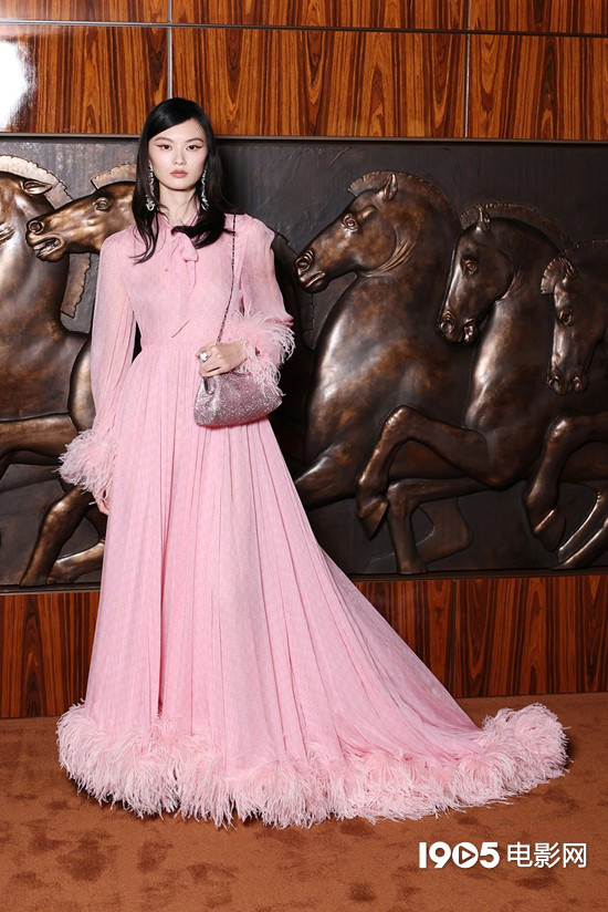 倪妮、宋威龙外网生图抗打 时装周同场黛米·摩尔 -3