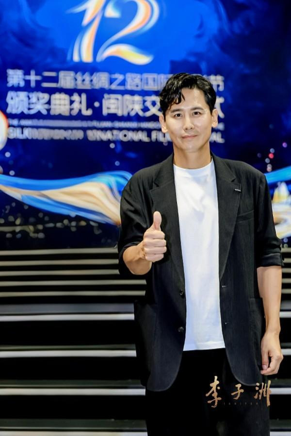 丝路电影节重点推荐影片《李子洲》主创首次集结亮相红毯 -3