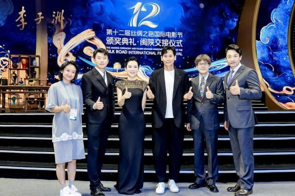 丝路电影节重点推荐影片《李子洲》主创首次集结亮相红毯 -6