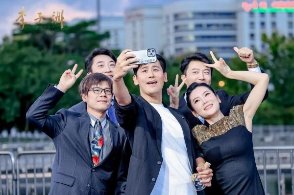 丝路电影节重点推荐影片《李子洲》主创首次集结亮相红毯 -8