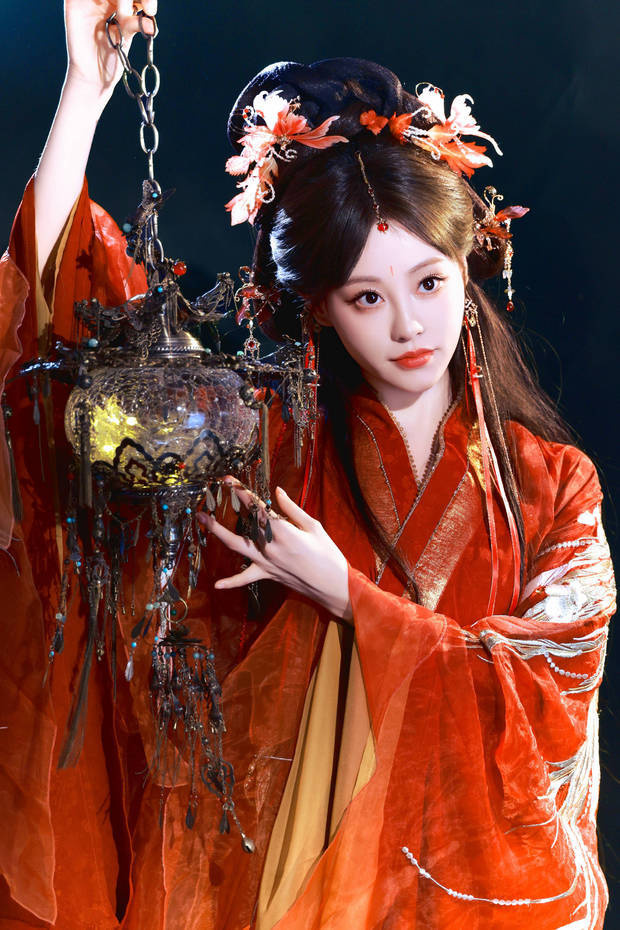 祝绪丹化身暗夜修罗！一袭红衣执伞危险又迷人 -7