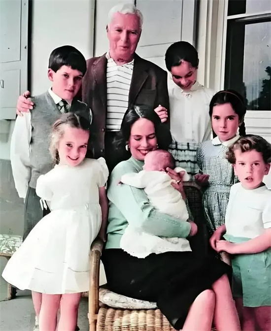 佳片有约 | 《卓别林》:钢铁侠来演绎喜剧大师? -18 佳片有约 | 《卓别林》:钢铁侠来演绎喜剧大师? -18