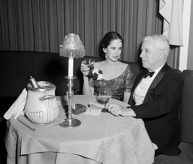 佳片有约 | 《卓别林》:钢铁侠来演绎喜剧大师? -16 佳片有约 | 《卓别林》:钢铁侠来演绎喜剧大师? -16