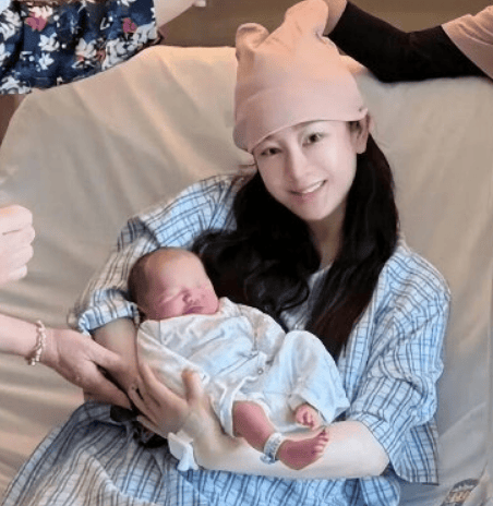 张檬回应夜间不带娃：患妊娠高血压遵医嘱禁熬夜，健康育儿两不误 -1