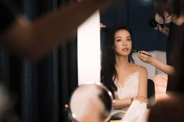 舒淇发布会造型简约时尚 笑容明媚松弛感拉满 -2