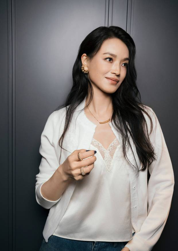 舒淇发布会造型简约时尚 笑容明媚松弛感拉满 -6