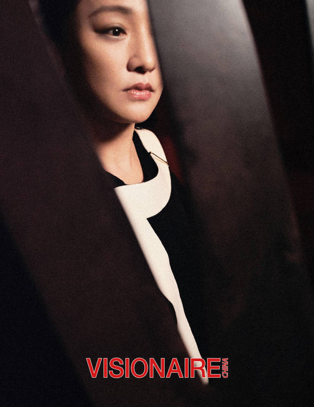 周迅白披肩配豹纹帽造型 优雅大气又不失前卫 -4