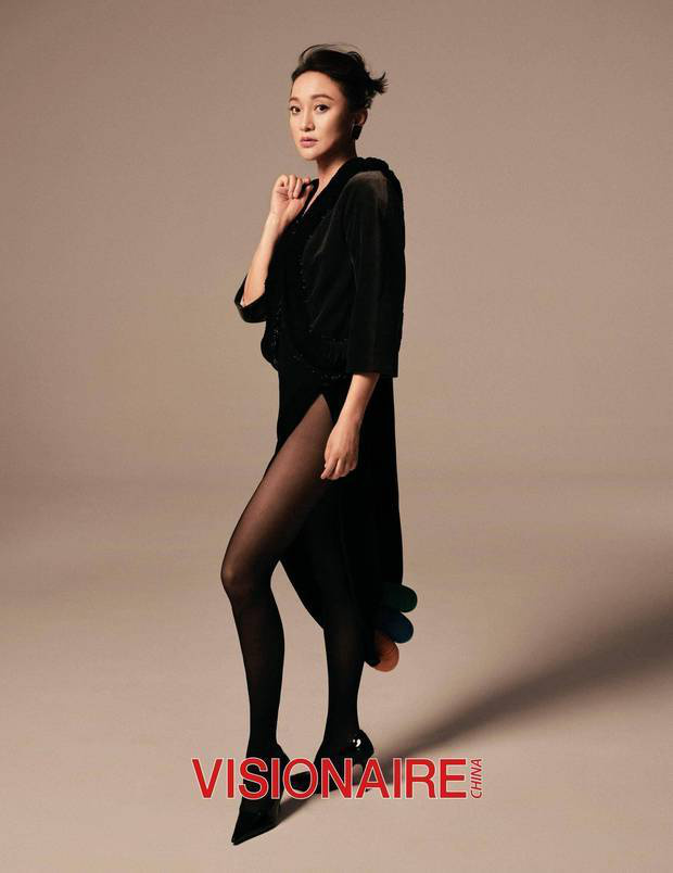 周迅白披肩配豹纹帽造型 优雅大气又不失前卫 -9