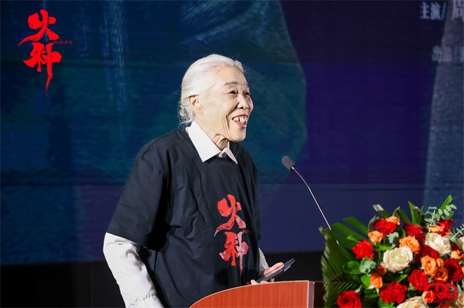 电影《火种》首映礼 导演赞姜武塑生涯高光角色 -3