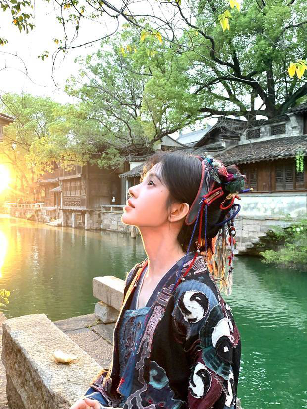 鞠婧祎晒日常随拍清纯温婉 回眸浅笑少女感满满 -10 鞠婧祎晒日常随拍清纯温婉 回眸浅笑少女感满满 -10