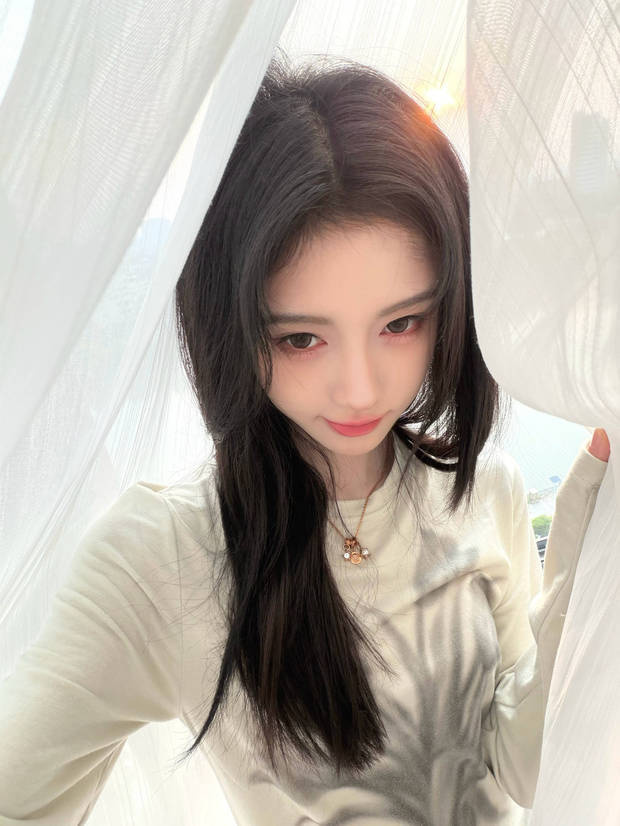 鞠婧祎晒日常随拍清纯温婉 回眸浅笑少女感满满 -2 鞠婧祎晒日常随拍清纯温婉 回眸浅笑少女感满满 -2