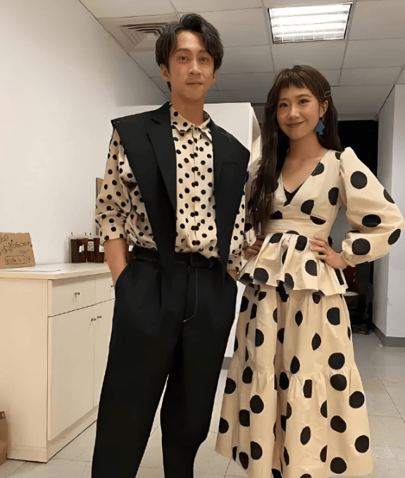 Lulu独家曝光陈汉典求婚细节!在家突然下跪惊喜告白,甜蜜瞬间曝光 -1 Lulu独家曝光陈汉典求婚细节!在家突然下跪惊喜告白,甜蜜瞬间曝光 -1