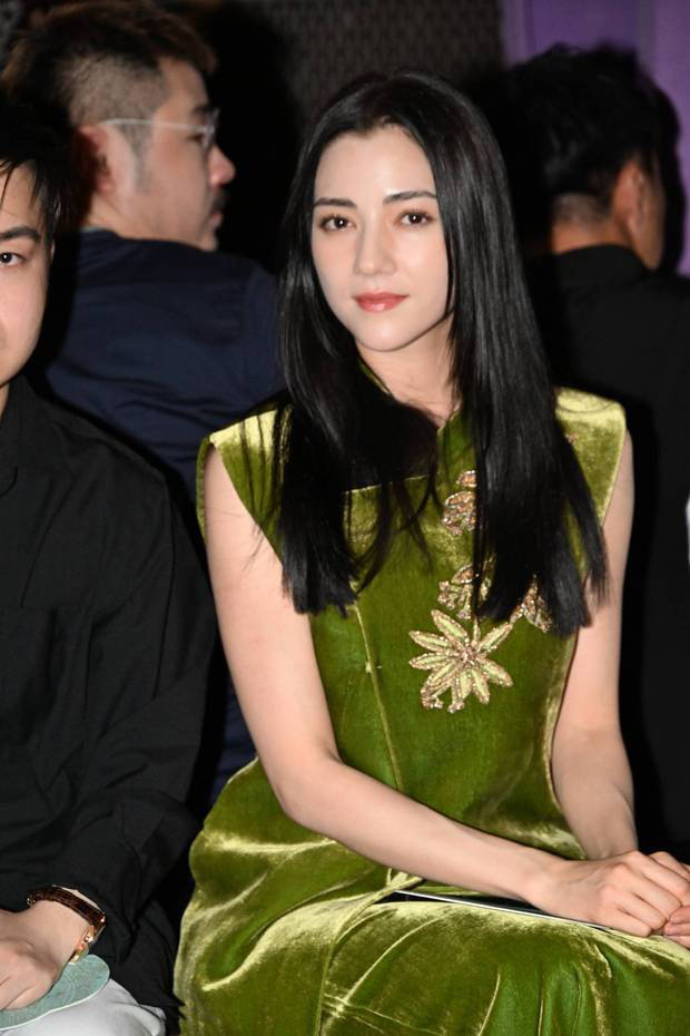 娜然品牌活动惊艳亮相！一袭新中式礼服勾勒窈窕身姿 -5