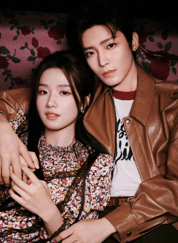 卢昱晓侯明昊弹吉他画面唯美 手捧鲜花CP感十足 -1