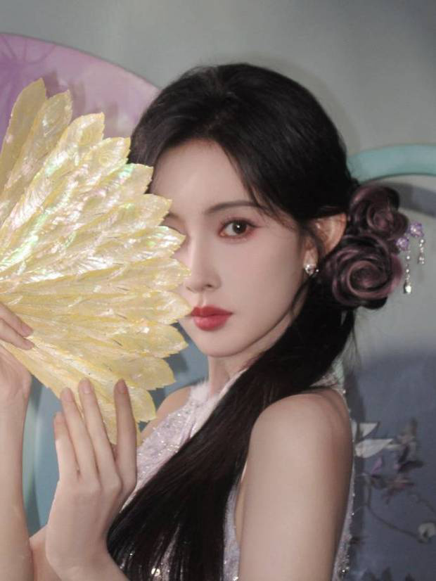 孟子义穿新中式旗袍温婉端庄 侧编发柔媚别致 -2